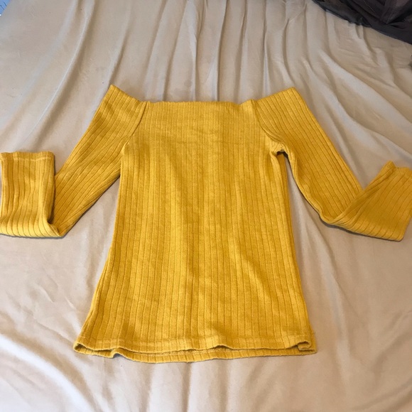 Tops - Yellow Off Shoulder Top sz S